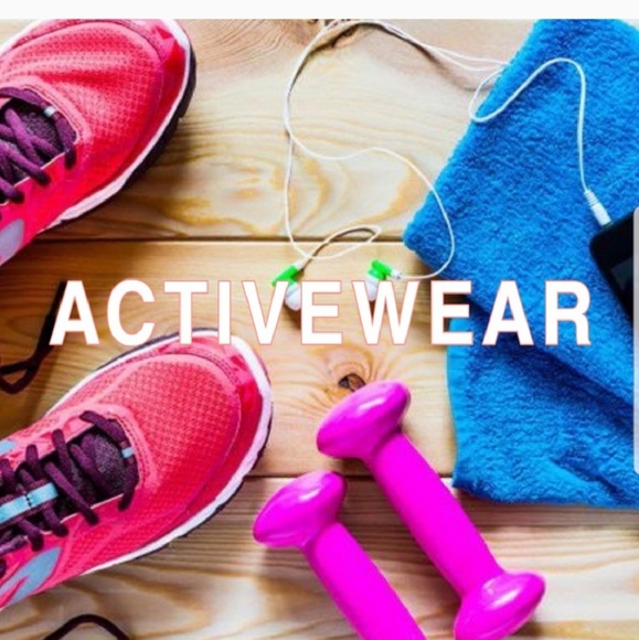 Welcome to my closet Friends! - Picture 4 of 4